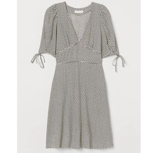 Woven Tencel Lyocell H&M Puff Sleeve White and Black Polka Dot Pattern Large